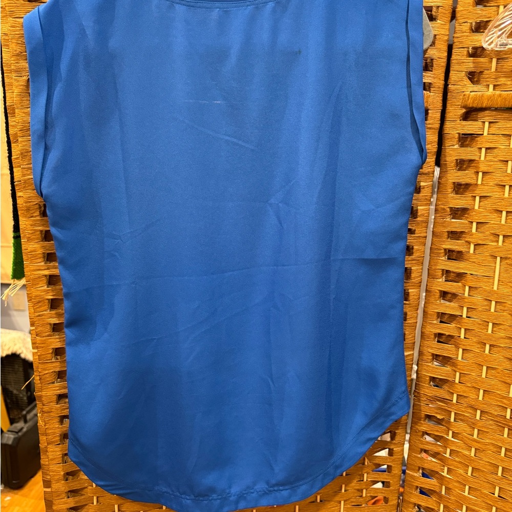 J Crew Silk Shell, Size 2 - Picture 4 of 4